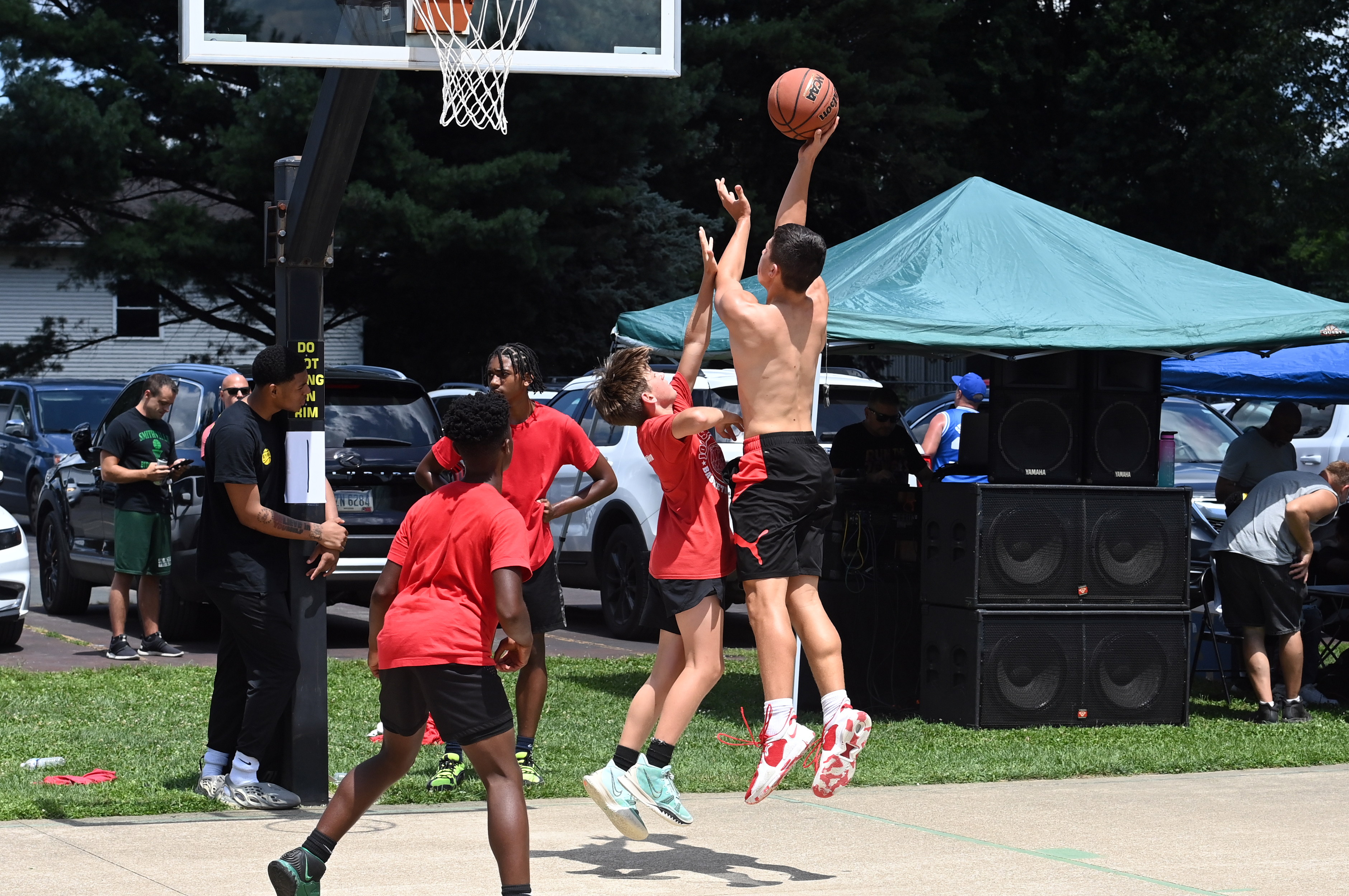 %_tempFileNamedog-days-basketball-2022_6348%