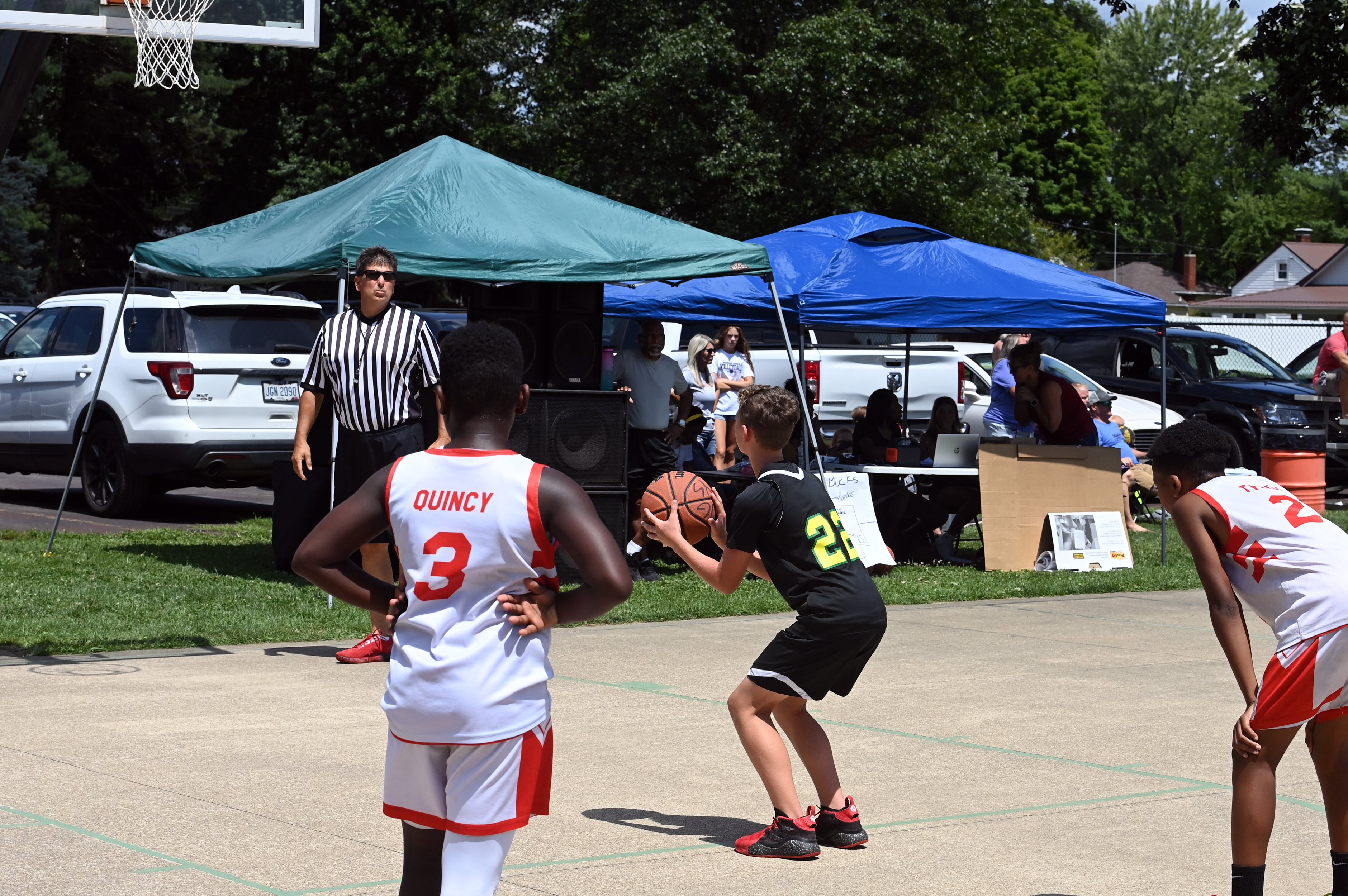 %_tempFileNamedog-days-basketball-2022_7221%