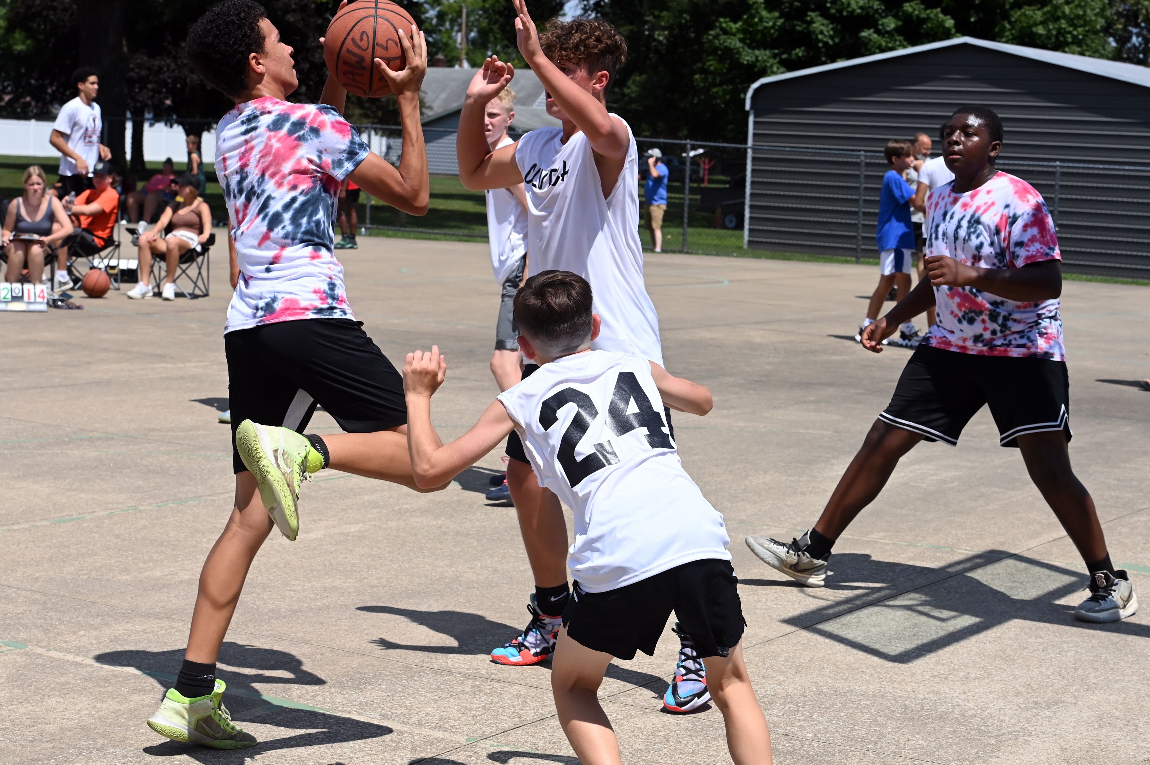 %_tempFileNamedog-days-basketball-2022_8280%