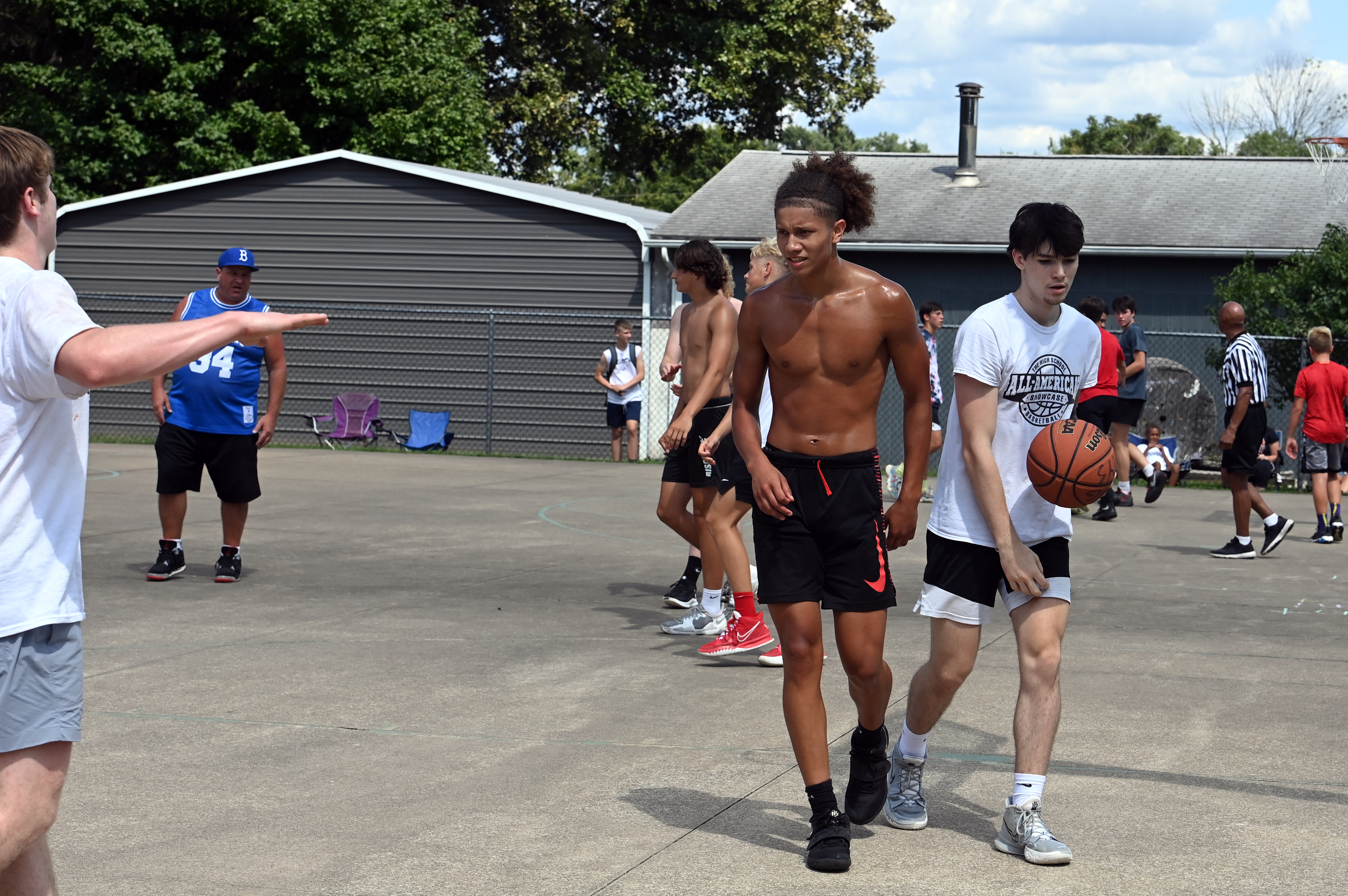 %_tempFileNamedog-days-basketball-2022_9482%