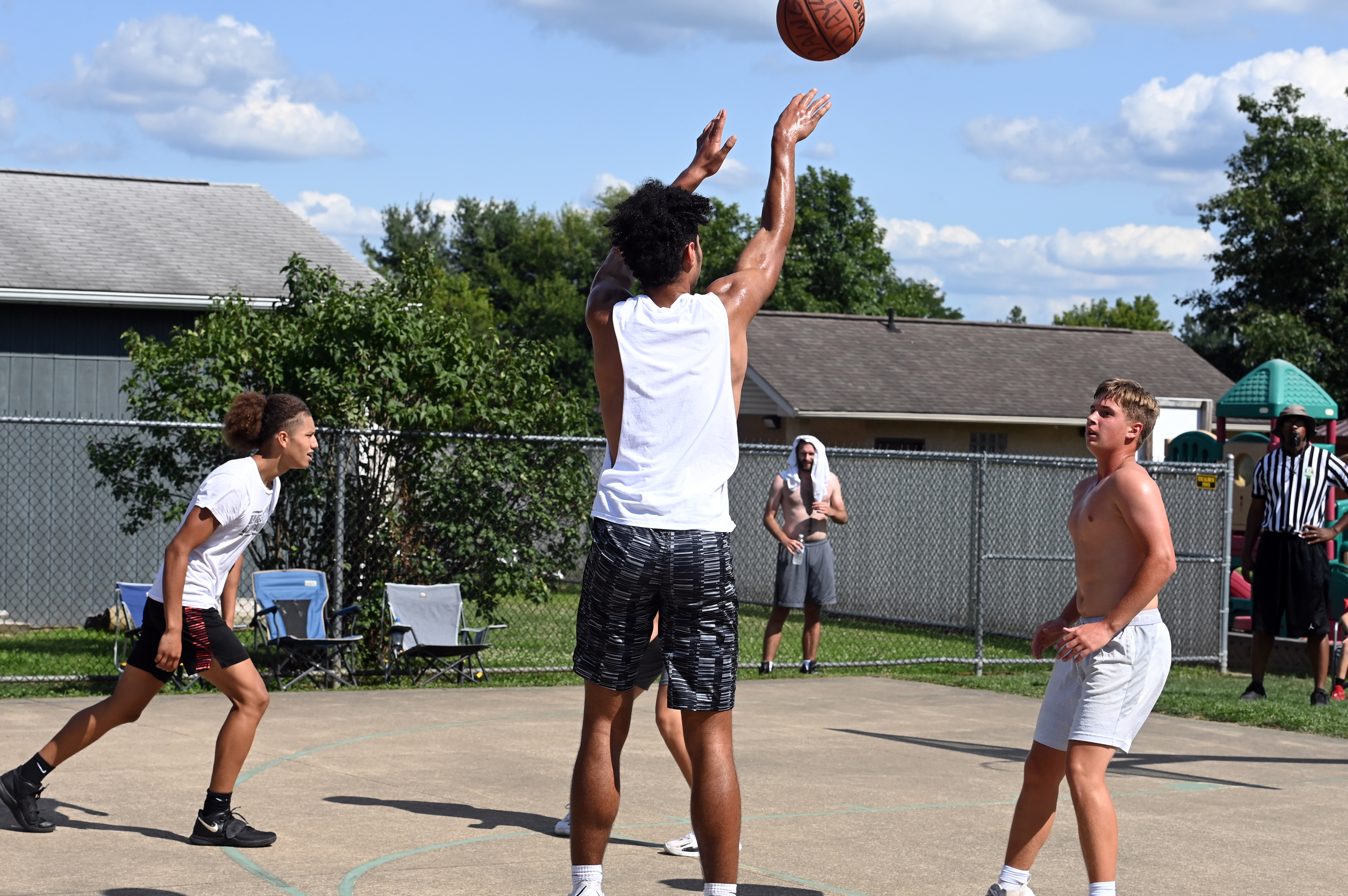 %_tempFileNamedog-days-basketball-2022_0911%