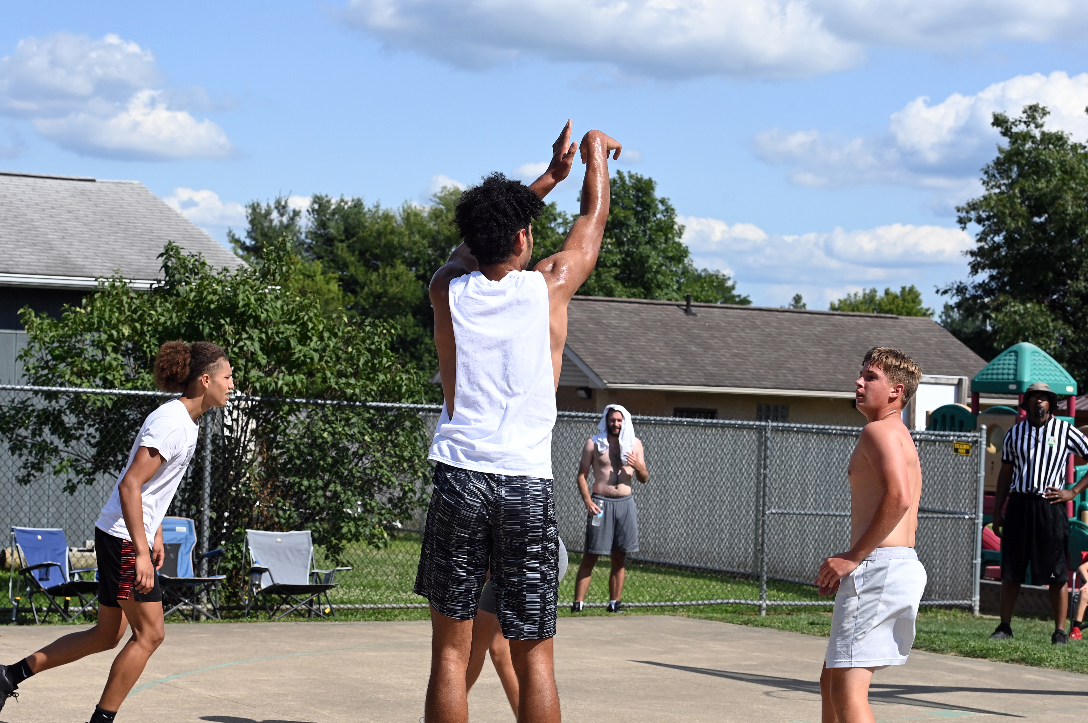 %_tempFileNamedog-days-basketball-2022_0912%