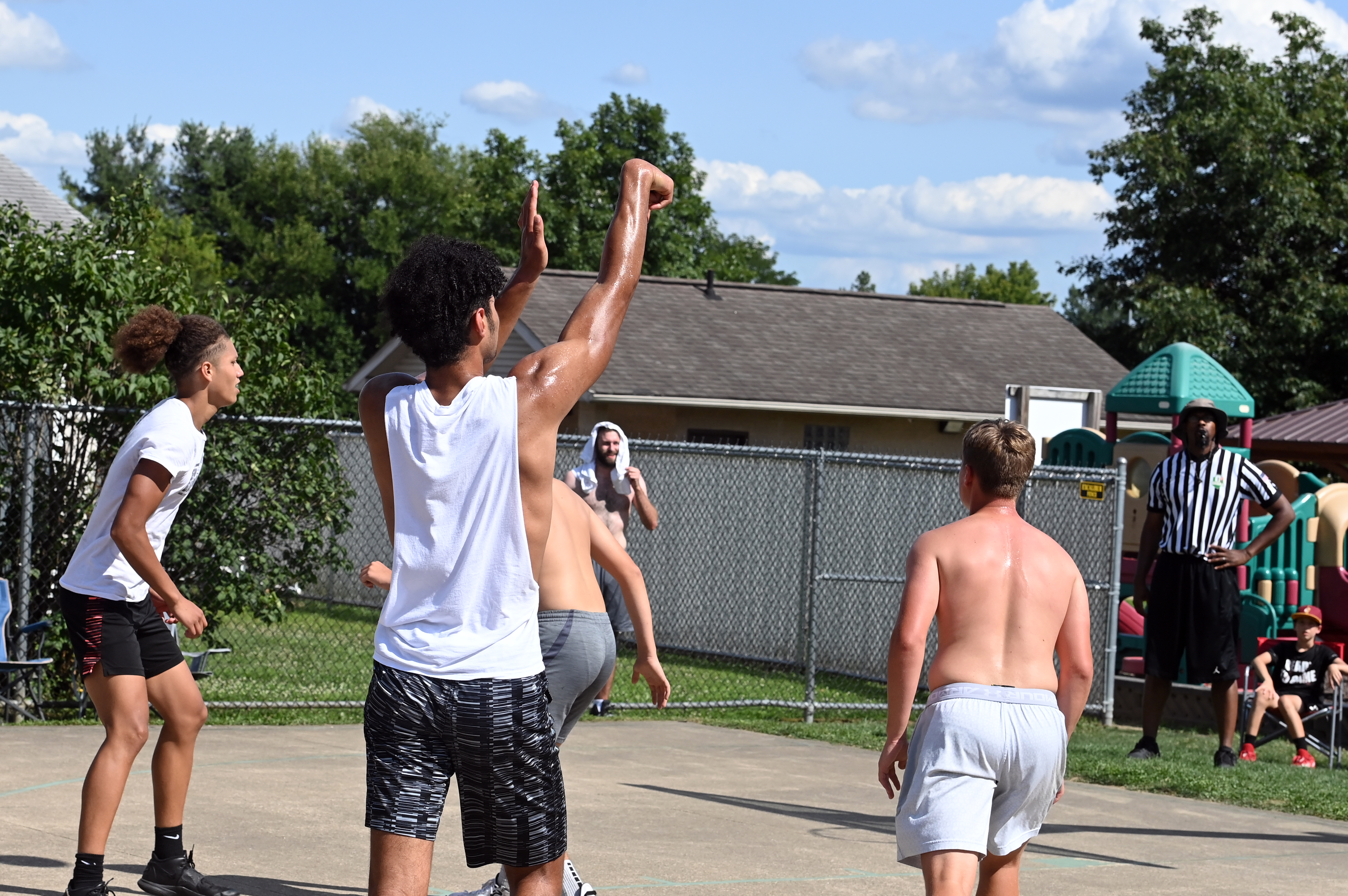 %_tempFileNamedog-days-basketball-2022_0915%