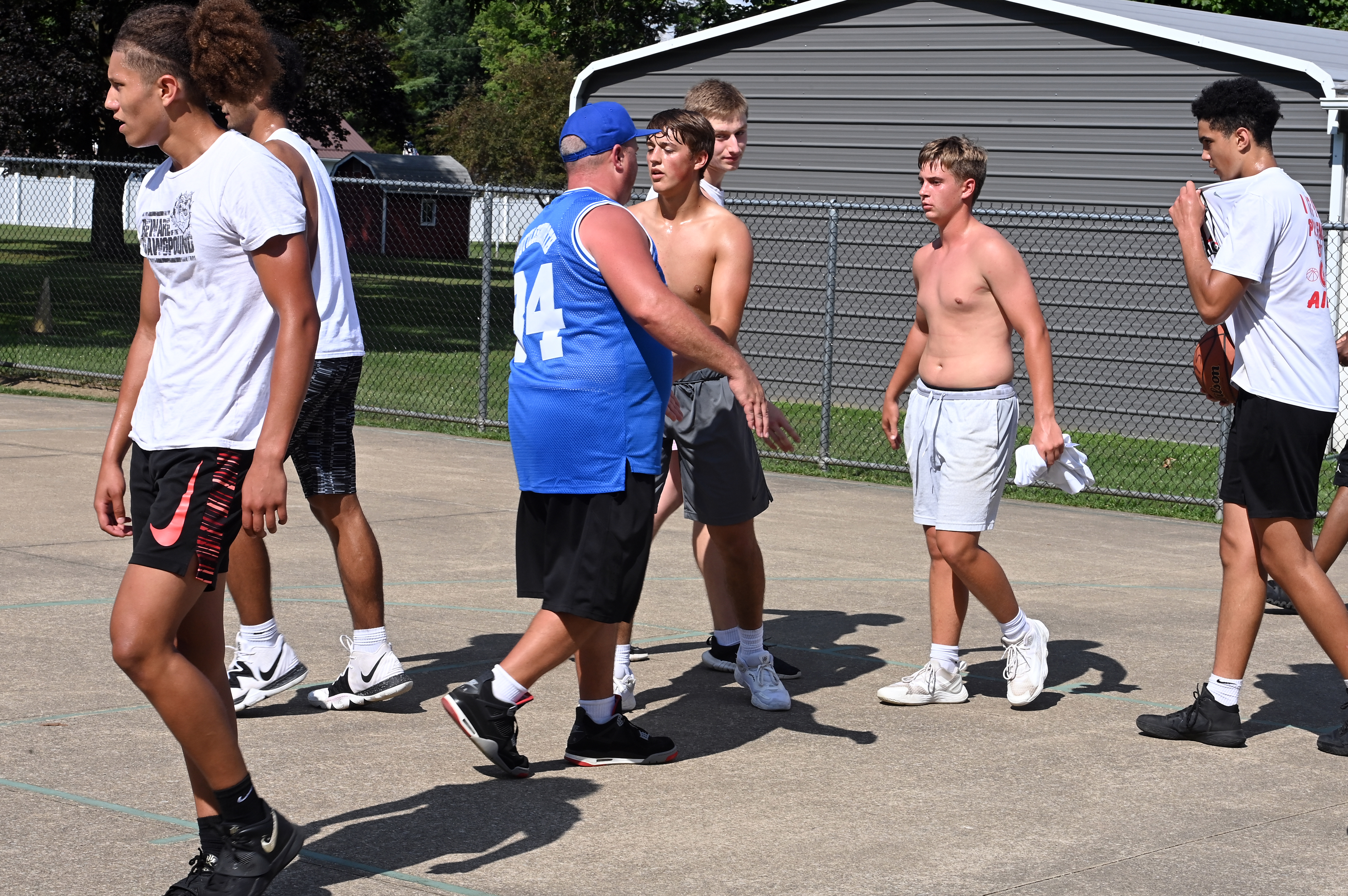 %_tempFileNamedog-days-basketball-2022_1062%