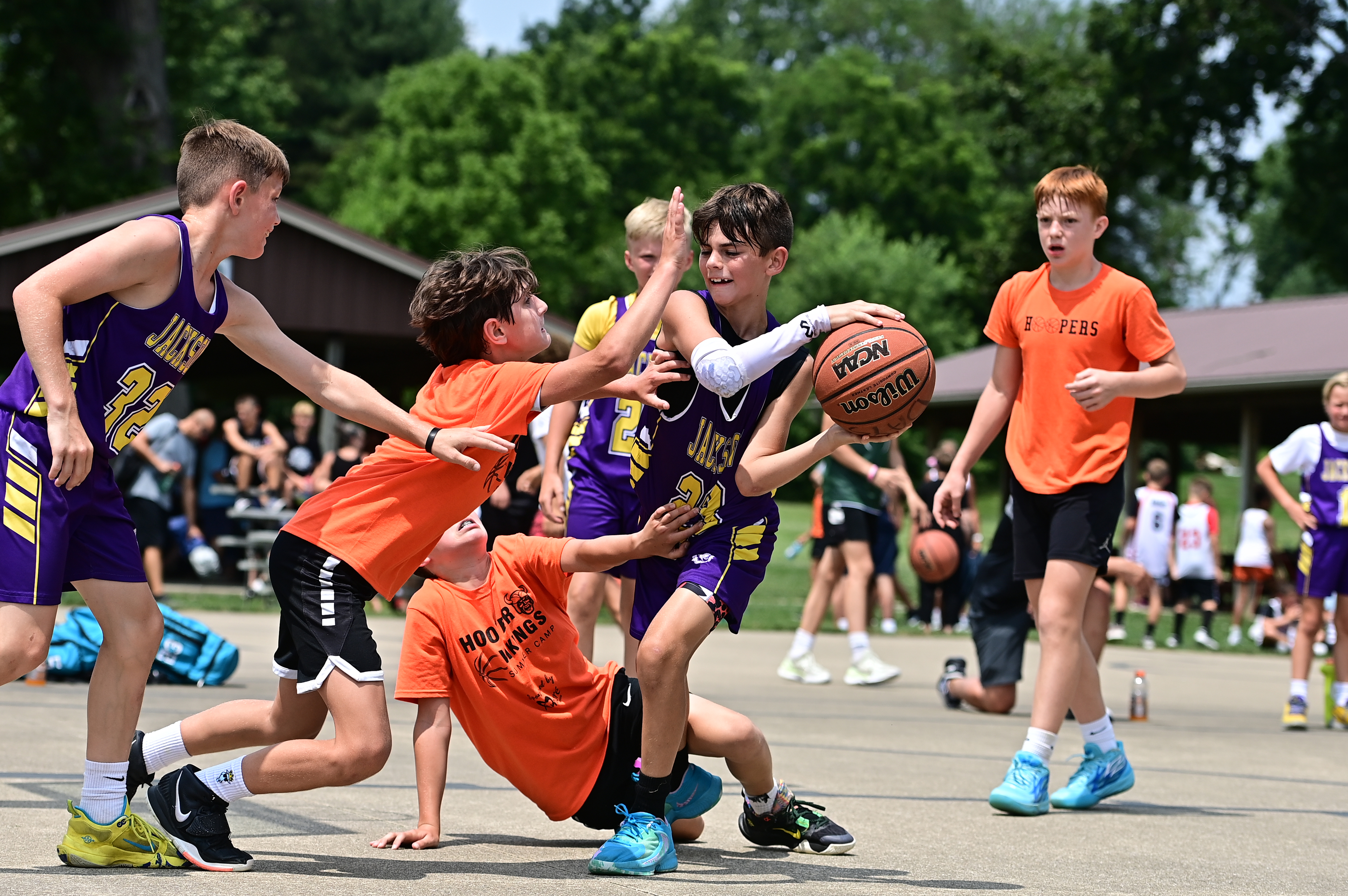 %_tempFileNamedog_days_basketball_4020%